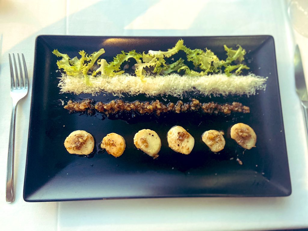 ms_arsenal's tweet photo. Amazing meal at @AlbertySimon tonight with @Robert84072510 

Scallops with Parmesan &amp; truffle

Lamb chops and Teriyaki Pork

Caramelised banana tarte and 3 chocolate texture dessert 

Fantastic food &amp; service 🌟🌟🌟🌟🌟

Review coming soon @zeroforksgiven1 

#sanpedro https://t.co/S6edp0pGUG