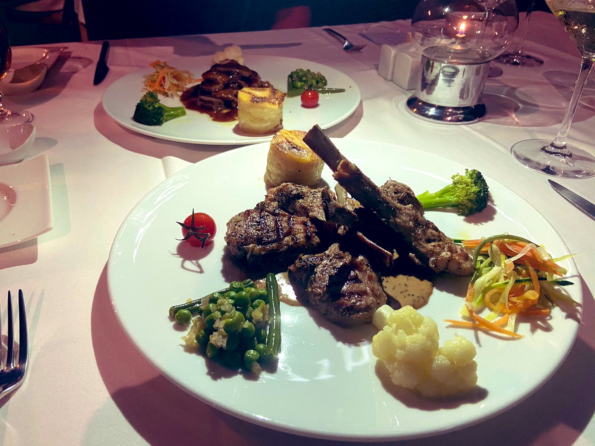 ms_arsenal's tweet photo. Amazing meal at @AlbertySimon tonight with @Robert84072510 

Scallops with Parmesan &amp; truffle

Lamb chops and Teriyaki Pork

Caramelised banana tarte and 3 chocolate texture dessert 

Fantastic food &amp; service 🌟🌟🌟🌟🌟

Review coming soon @zeroforksgiven1 

#sanpedro https://t.co/S6edp0pGUG