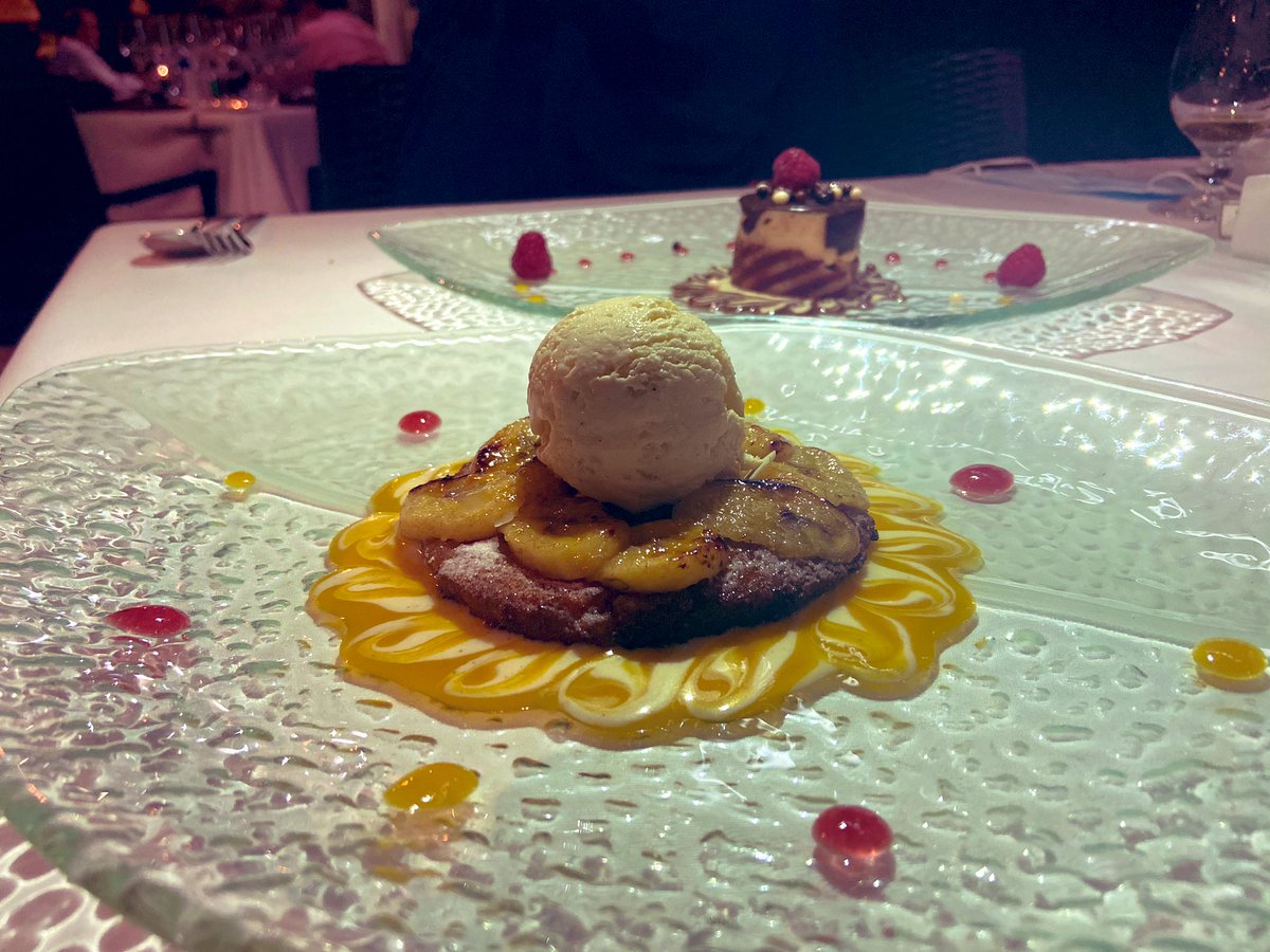 ms_arsenal's tweet photo. Amazing meal at @AlbertySimon tonight with @Robert84072510 

Scallops with Parmesan &amp; truffle

Lamb chops and Teriyaki Pork

Caramelised banana tarte and 3 chocolate texture dessert 

Fantastic food &amp; service 🌟🌟🌟🌟🌟

Review coming soon @zeroforksgiven1 

#sanpedro https://t.co/S6edp0pGUG