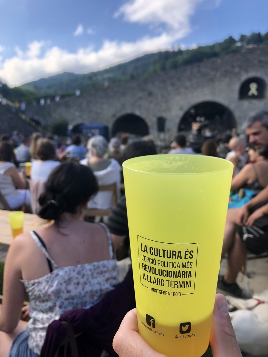 annavilanova's tweet photo. Està passant a Camprodon i és possible gràcies a @FestMicroclima #culturasegura https://t.co/DD2VF6L4II