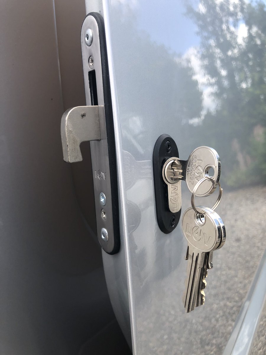 Vandeadlocks's tweet photo. Citron dispatch hook locks and deadlocks https://t.co/9vrf7U0VPc
