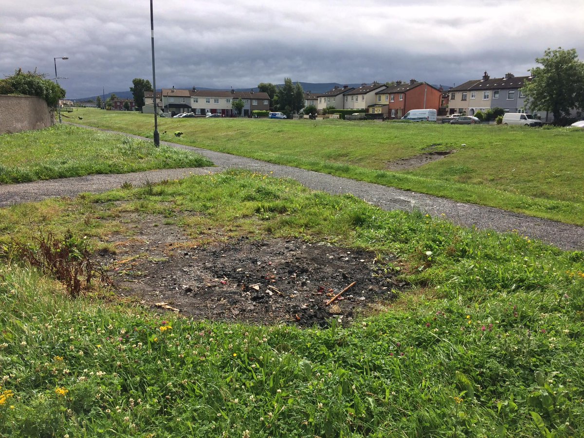 DodderAction's tweet photo. 21 volunteers met in Jobstown today, including South Dublin County Councillors Baby Pereppadan, Sandra Fay and Alan Edge. We collected 63 bags of rubbish, 2 large TV’s, one small TV, power washer, a double bed, baby’s chairs, the bonnet and headlights off a.............. 1/3 https://t.co/ZjLFa1QRX2