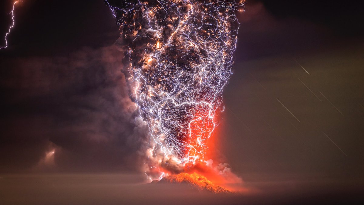 9/ eruptions & lightning — easily the most awe-inspiring combination of natural phenomena on our planet