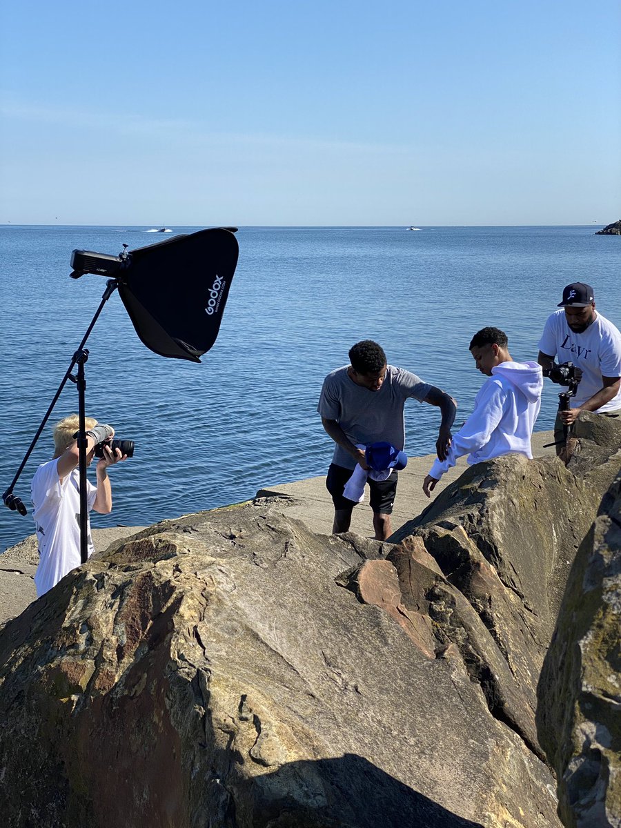 81smallz's tweet photo. Put the work in with an awesome team today!!! Trying to make these visions materialize 🙏🏾🌊🌊 https://t.co/U1SrhOnKLj