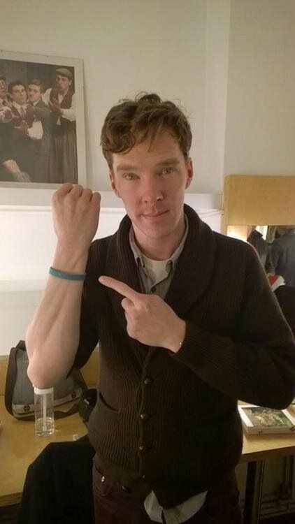 COOL TO BE KIND (2014): BC has been photographed with one of their bracelets supporting kindness towards animals ( http://cooltobekind.org.uk/ ). He‘s also keen to remind everyone he’s vegan.