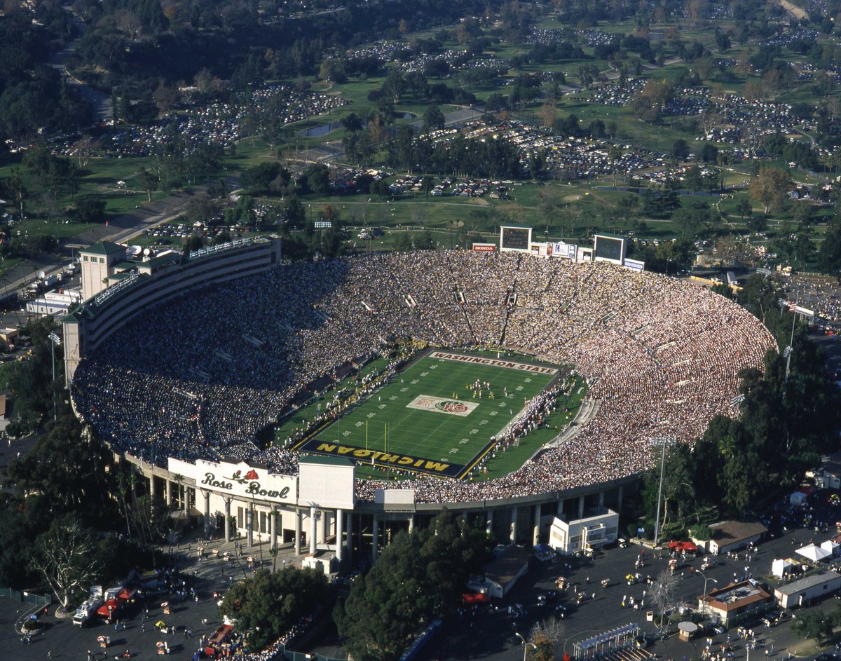 CougSportsNet's tweet photo. The Rose Bowl field in its finest form. https://t.co/yIpm0IfH3u