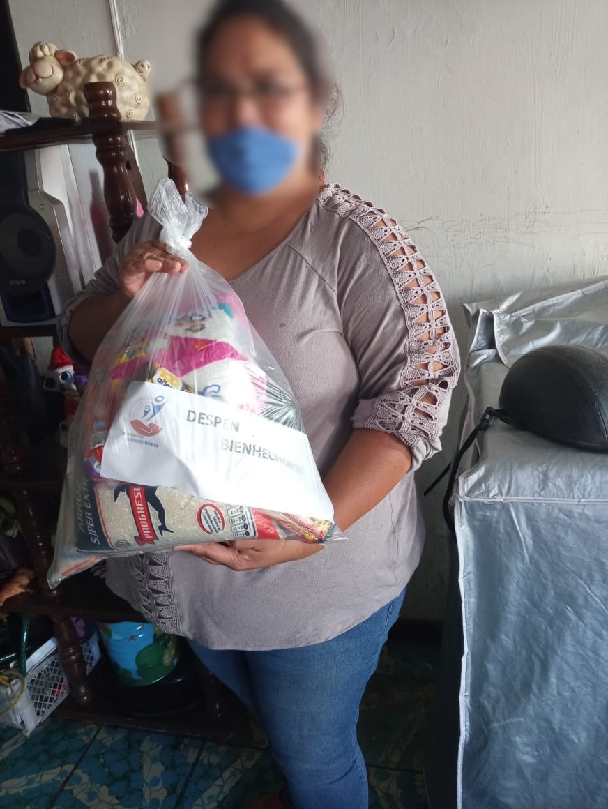 bienhechores's tweet photo. Ayer se hizo entrega de algunas despensas a comerciantes del Tianguis de Tepatitlán que se quedaron sin trabajo a causa de la situación actual.
#AyúdanosAAyudar https://t.co/zjNpS8rWXl