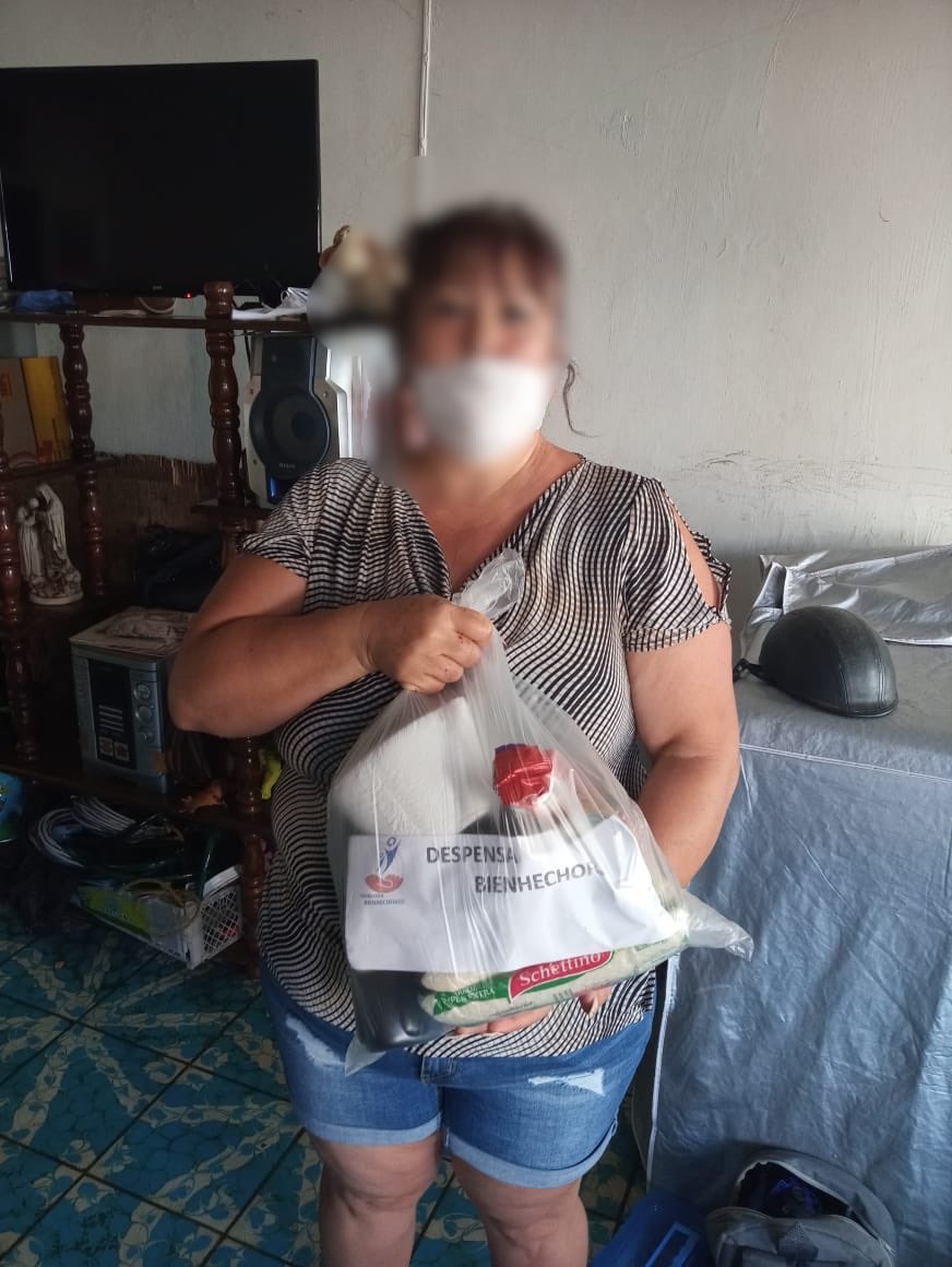 bienhechores's tweet photo. Ayer se hizo entrega de algunas despensas a comerciantes del Tianguis de Tepatitlán que se quedaron sin trabajo a causa de la situación actual.
#AyúdanosAAyudar https://t.co/zjNpS8rWXl