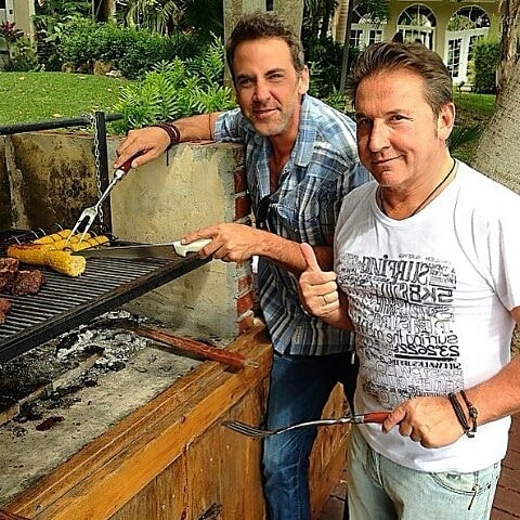 Poncelia's tweet photo. #poncerecuerdo @poncecarlos1 & @montanertwiter
#carlosponce #ricardomontaner #poncelia #ningjas https://t.co/v5gpWaGl1F