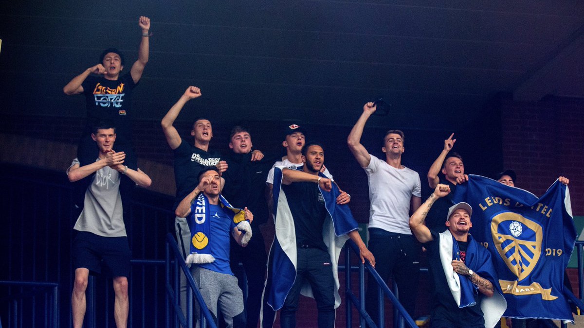 LUFC's tweet photo. 🙌 Tonight we go to sleep as champions! https://t.co/9rcrMK58rl