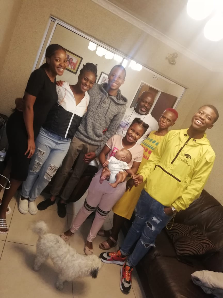 clauwieSA's tweet photo. #LockdownHouseParty Siya vuma Silly kill is we are yours💃💃💃💃💃 https://t.co/zQJXXgG2XM