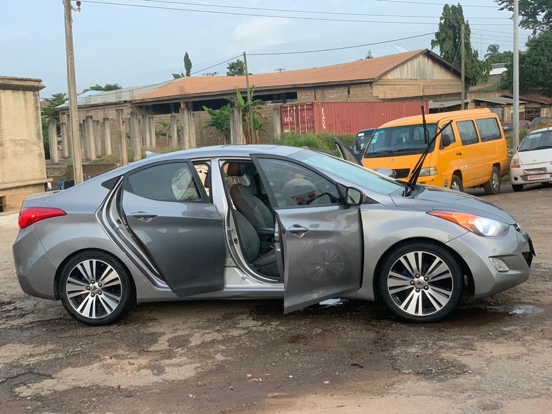 Erns_autos's tweet photo. As Arsenal win dieeer, you for get yourself some Limited Hyundai Elantra 2012 model
1.8L 6 speed automatic
Leather Seats
Sunroof
Bluetooth
USB and Aux enabled
Reverse Camera
Touch screen radio
Ghc 48,000 negotiable
DMs are Open
#ErnsAutos
#ARSMCI ๐
#YouNeedACarToo https://t.co/peNVdGMz5U