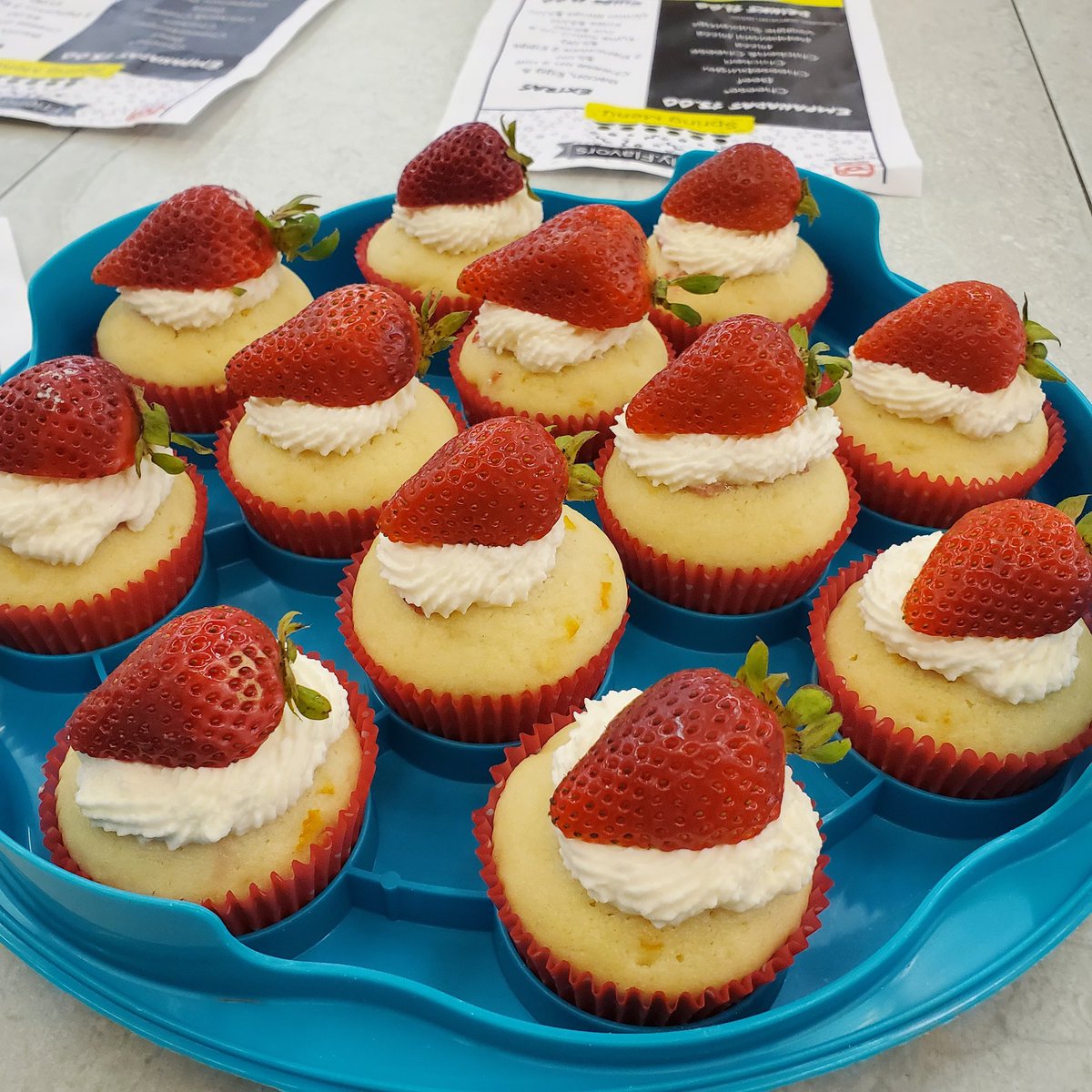 forever_wuteva's tweet photo. Todays #SuperSaturdaySpecial. These cupcakes were so easy and simple to make, I actually think strawberry shortcake might be my favourute thing to make from scratch! The pepper steam seems to be a crowd fav but I love the chicken. #magicmall #orlando https://t.co/rjssrGPmHD