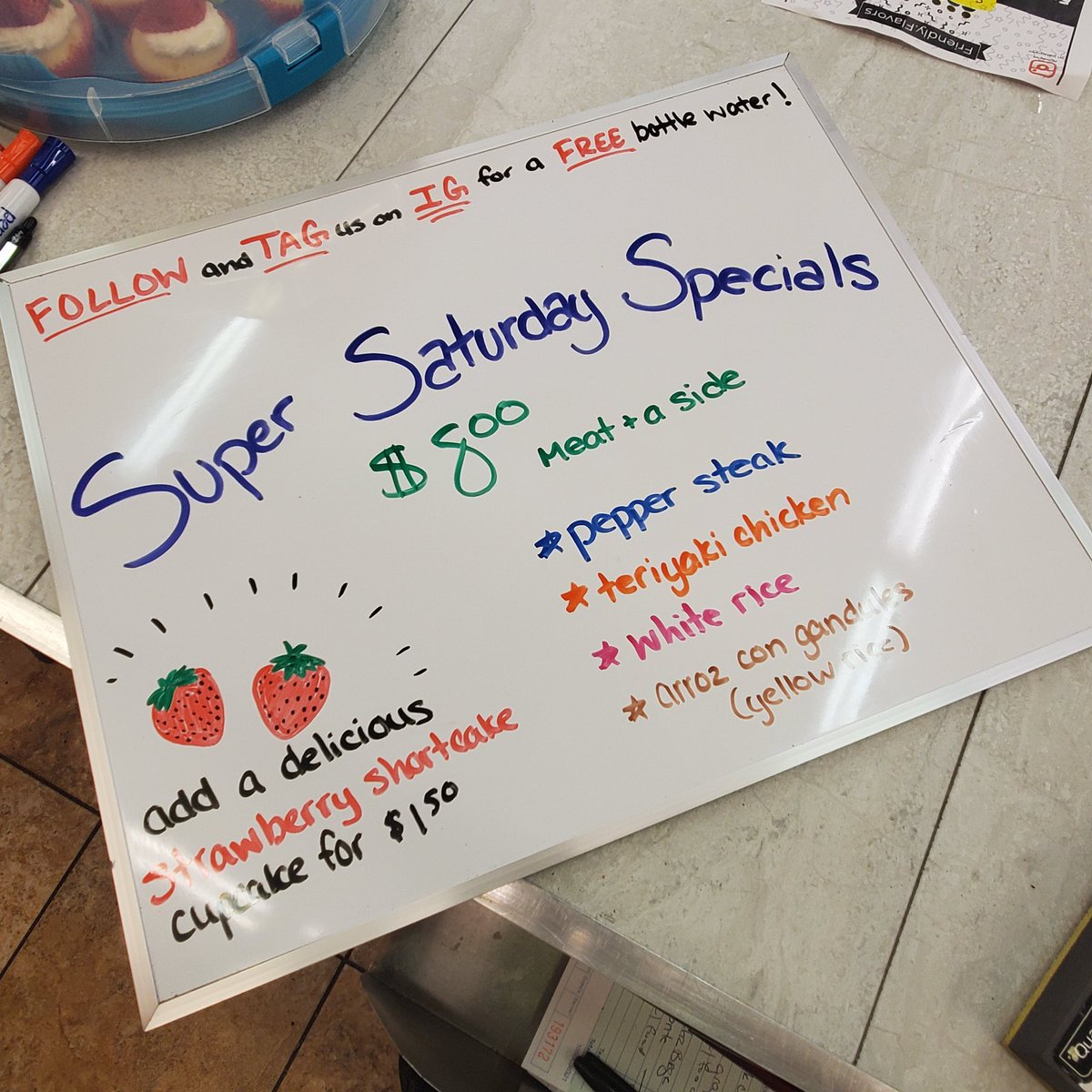 forever_wuteva's tweet photo. Todays #SuperSaturdaySpecial. These cupcakes were so easy and simple to make, I actually think strawberry shortcake might be my favourute thing to make from scratch! The pepper steam seems to be a crowd fav but I love the chicken. #magicmall #orlando https://t.co/rjssrGPmHD