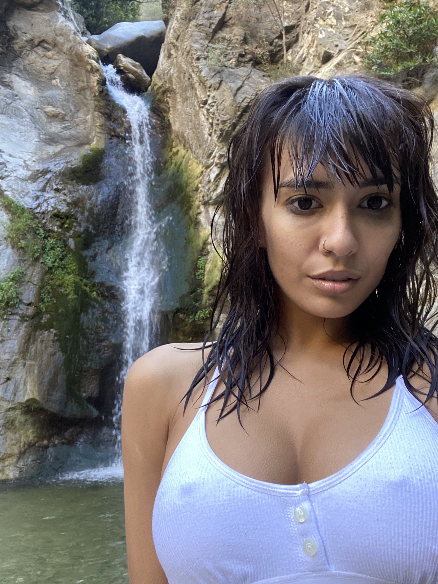 3 pic. saw a waterfall, went swimming, took selfies https://t.co/oFyNErMqhY