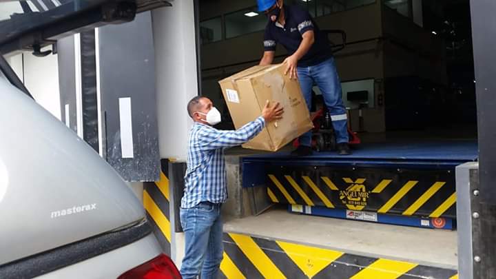 Queremos expresar nuestra gratitud al Comité Especial de Emergencia de Guayaquil, por la donación de 1.500 mascarillas quirúrgicas y 1.500 mascarillas tipo KN95, a un donante anónimo 10.000 mascarillas quirúrgicas. 1/2