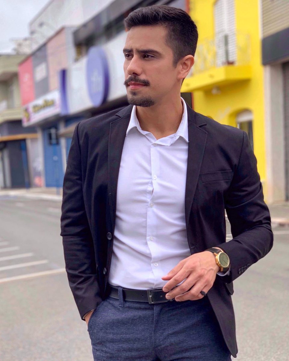 OlaItapetininga's tweet photo. #REPOST
@soaressfelipe
👉🏽Em meio a rotina agitada do dia-a-dia, a versatilidade das produções e a sofisticação das peças escolhidas são indispensáveis. 
Esse look completo você encontra na @usearebo 💙
.
.
.
#modaparaeles #manstyle #lookmph #modahomem #docthos #mensstilos https://t.co/fI8GSVW8EZ