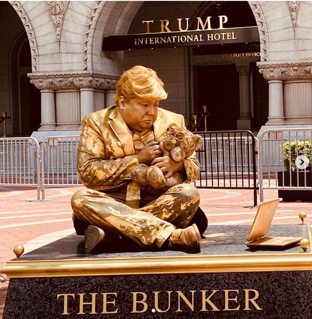 The third statue right in front of Trump’s DC hotel, depicts Trump cowering in an underground bunker, squeezing a teddy bear, as he watches Fox “News”. As people come by to check out the living statues, Buckley says they have been helping register them to vote. 3/3)