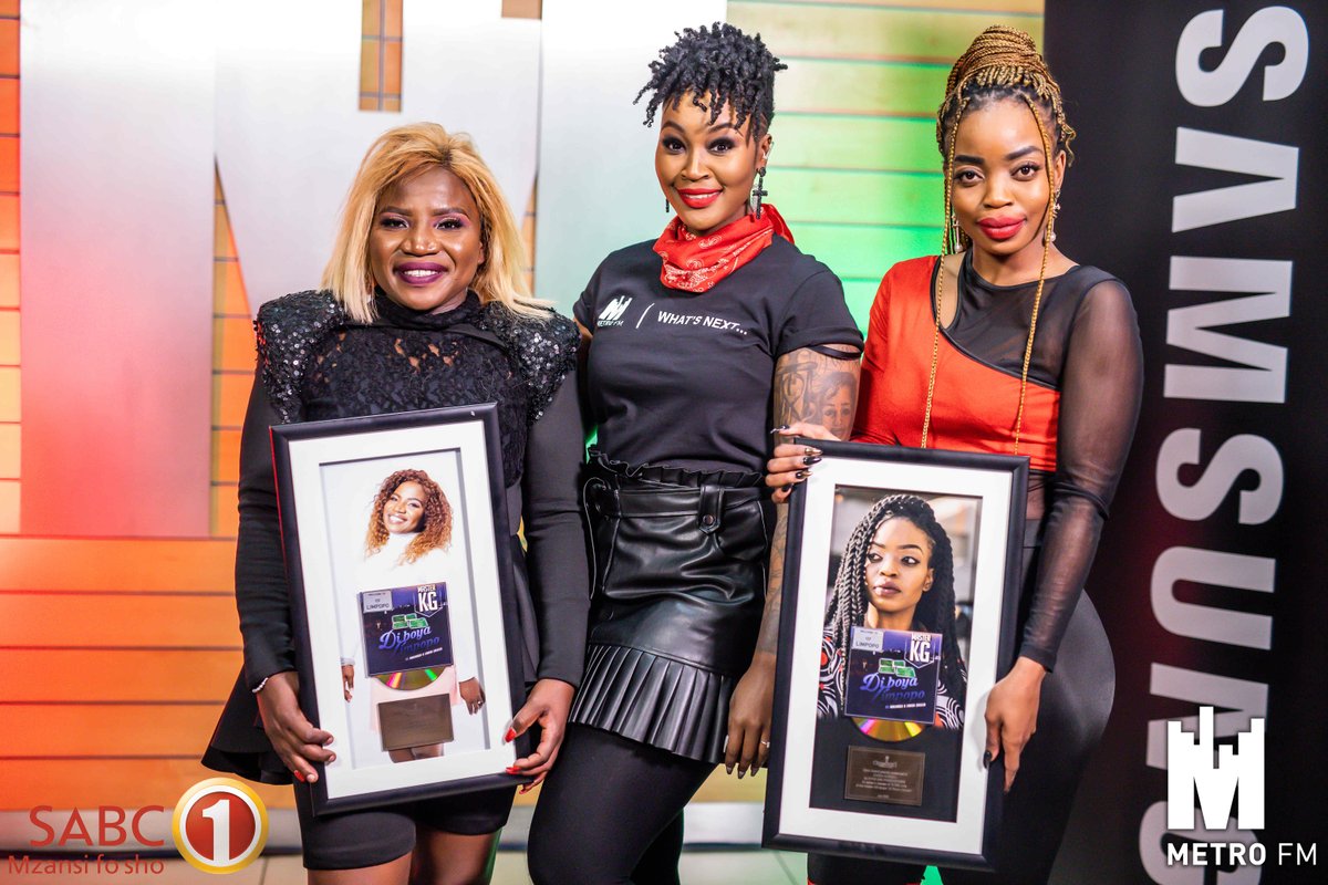 METROFMSA's tweet photo. Celebrating @zandazakuza &amp; @makhadzimuimbi  Going gold on #Get2GetherExperience this weekend live on @Official_SABC1 &amp; @METROFMSA 🔥

Simulcasting live on TV and radio 📺📻#NelsonMandelaDay 
YouTube link 
https://t.co/EMBuTp6bJX https://t.co/IxGIawJN0a