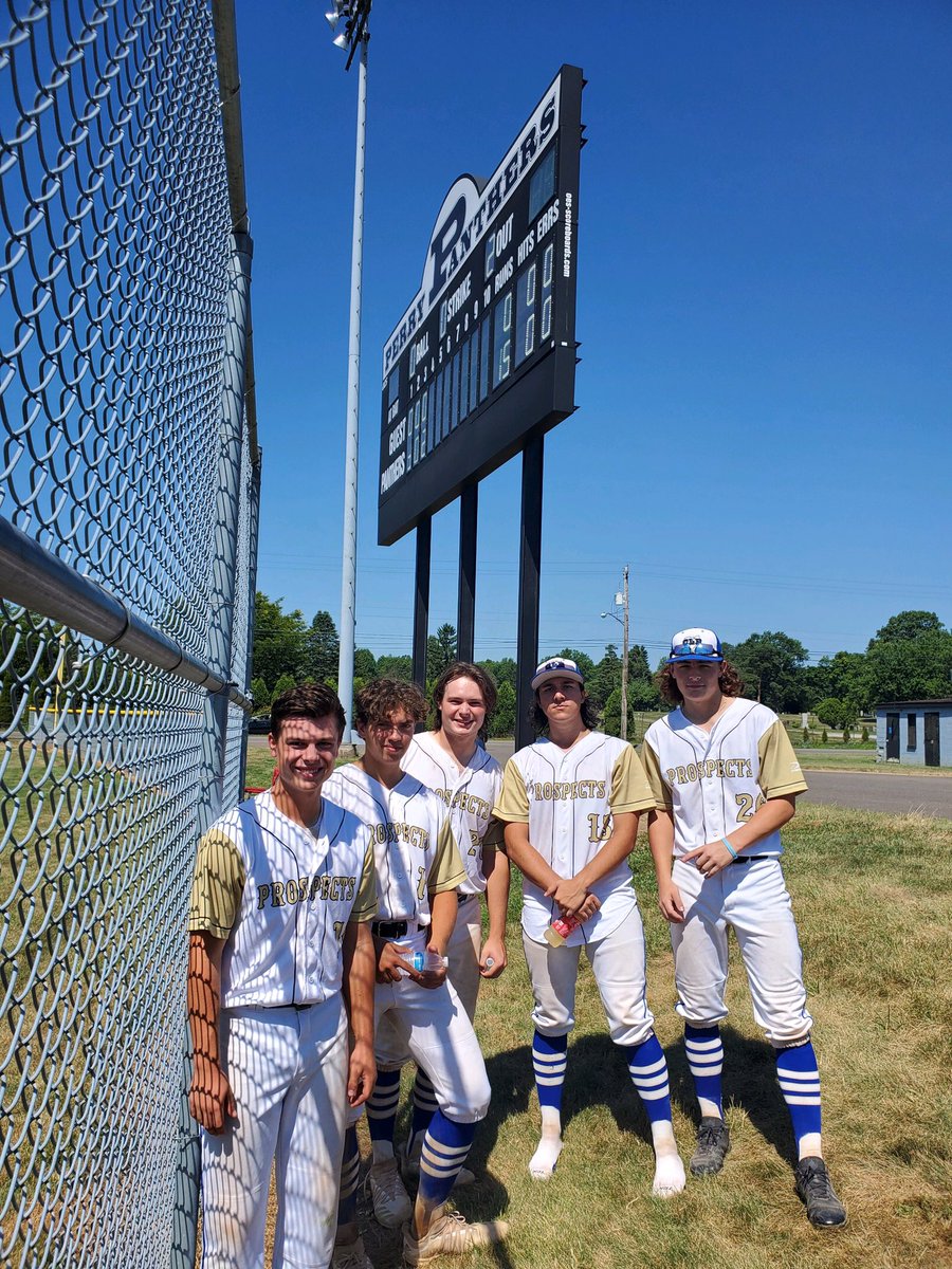 MSANK27's tweet photo. So proud of these boys for eclipsing 100 wins in their journey through the program from 14u to 18u. Cheers to all the memories and those who shared in them along the way @Sachmo__ @jferenchak24 @EmersonMancisio @Twebs__ @drawlyalliw @BradyCbradyn @CleProspects https://t.co/qqKSA8Q89R