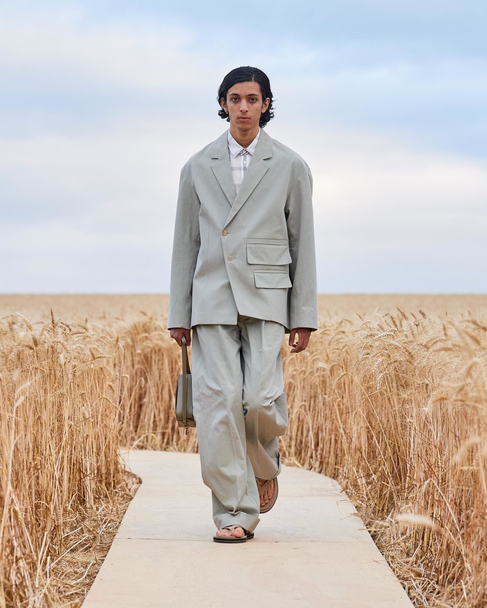 youssef2paga's tweet photo. « L’AMOUR » de JACQUEMUS ✨🔥 https://t.co/tU8xHIh4J2