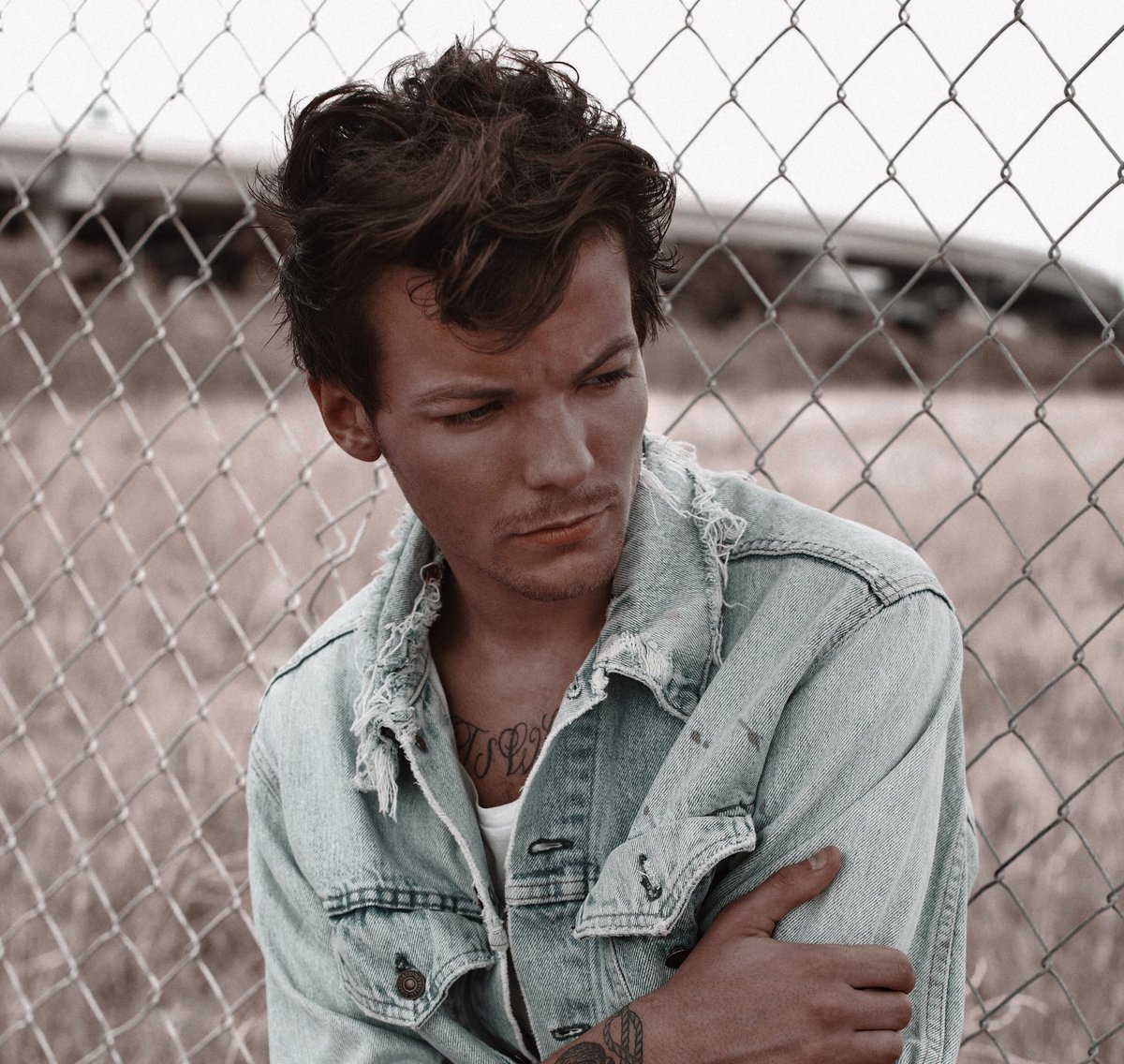 tbswild's tweet photo. •LARRY AU

Donde Harry es contratado por una pareja para cuidar a su hijo louis y sus tres hermanas todos los días a la noche.

O donde louis empieza a encontrar sentimientos ,que intenta evadir, por este chico de ojos verdes. https://t.co/92go9RnOuz