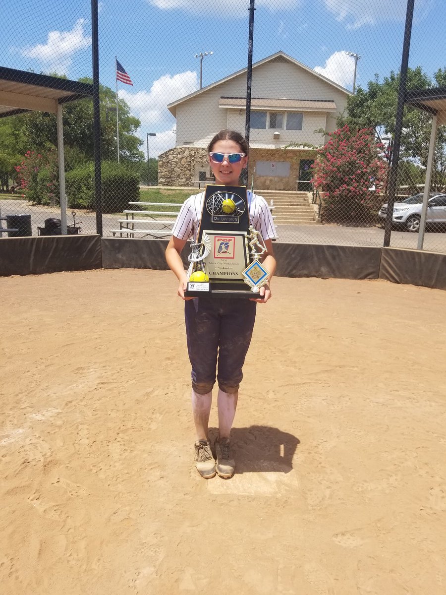sarahlodge2021's tweet photo. congrats to my sister, megan, and ohio stingrays 07 for winning the pgf music city nationals!! she had an amazing game on the mound and had a double at the plate!! what a great finish to a great week! i can’t wait to see her and give her a hug!! #bringyourraygame #loveyou21 https://t.co/cGJPpHKKUE