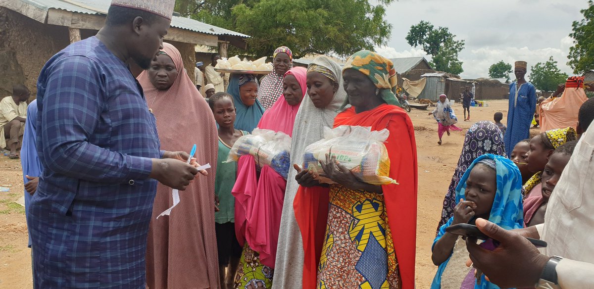 ankaboy's tweet photo. Thanks to @BBFoundation_ 
Relief Materials were delivered to displaced Families in Hayin Bawa, Dangulbi-Maru where people from Akuzo, Bawar Daji and Zanoka are taking refuge https://t.co/Pew2hSw7Xd