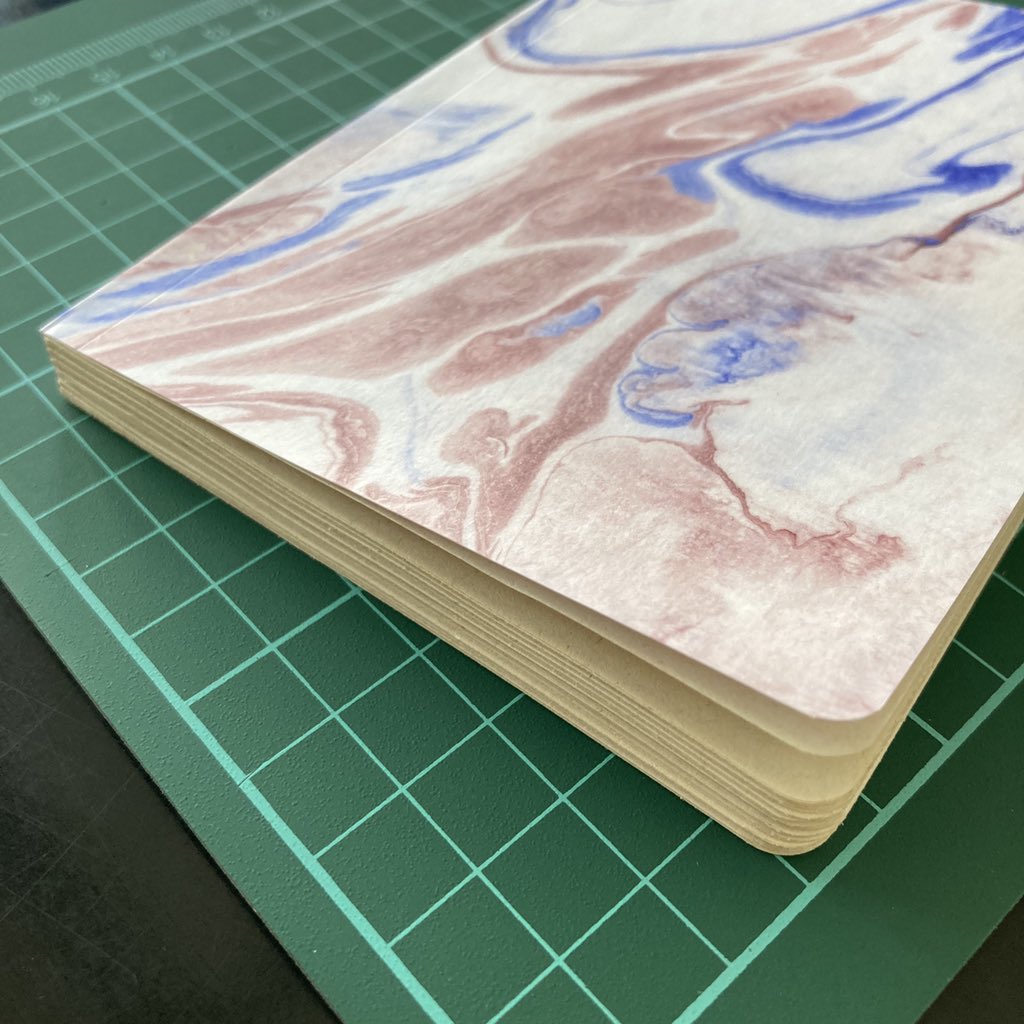 Danvoidz's tweet photo. Amigues ¿recuerdan que yo vivo de la encuadernación? Ayuden con un RT 📚 https://t.co/UkltzsAAkI