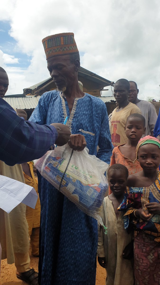 ankaboy's tweet photo. Thanks to @BBFoundation_ 
Relief Materials were delivered to displaced Families in Hayin Bawa, Dangulbi-Maru where people from Akuzo, Bawar Daji and Zanoka are taking refuge https://t.co/Pew2hSw7Xd