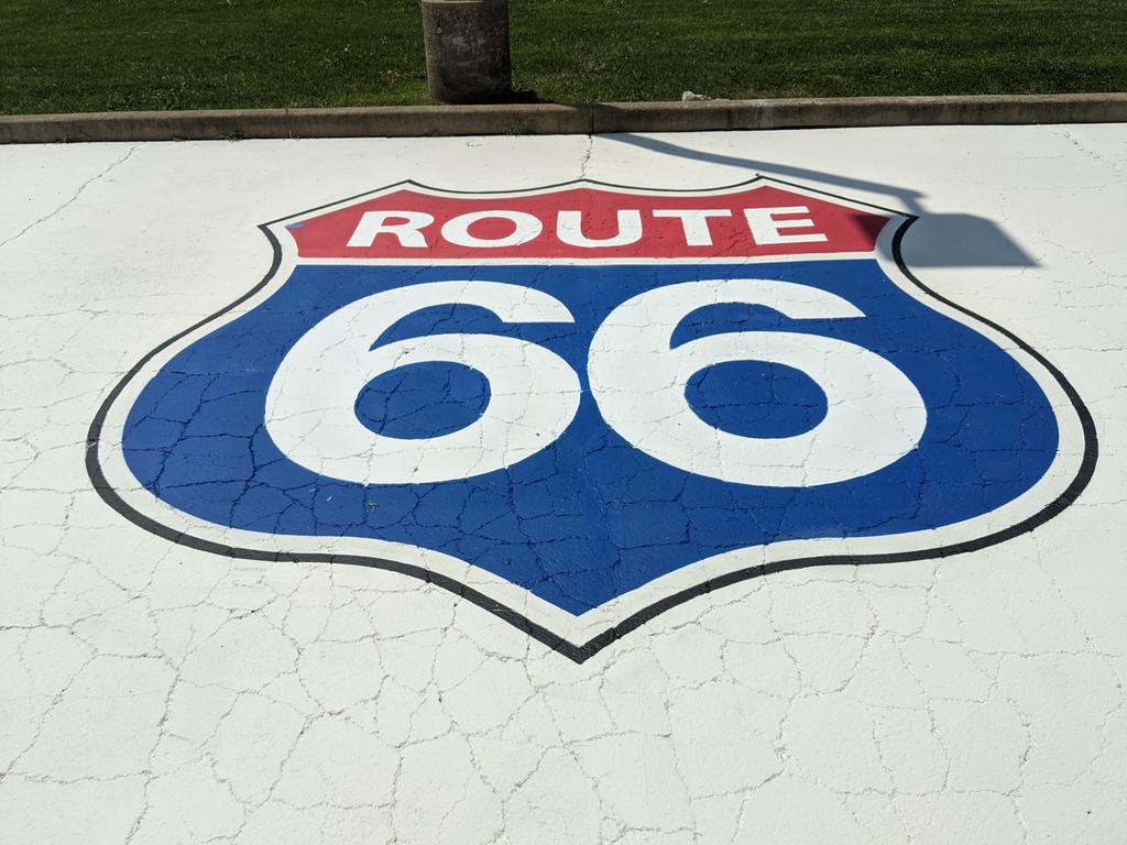 Pretty cool to discover this at Steak 'n' Shake. I pulled off 159 to take the pics.
Maybe Google is updating their satellite pics and notified local businesses.