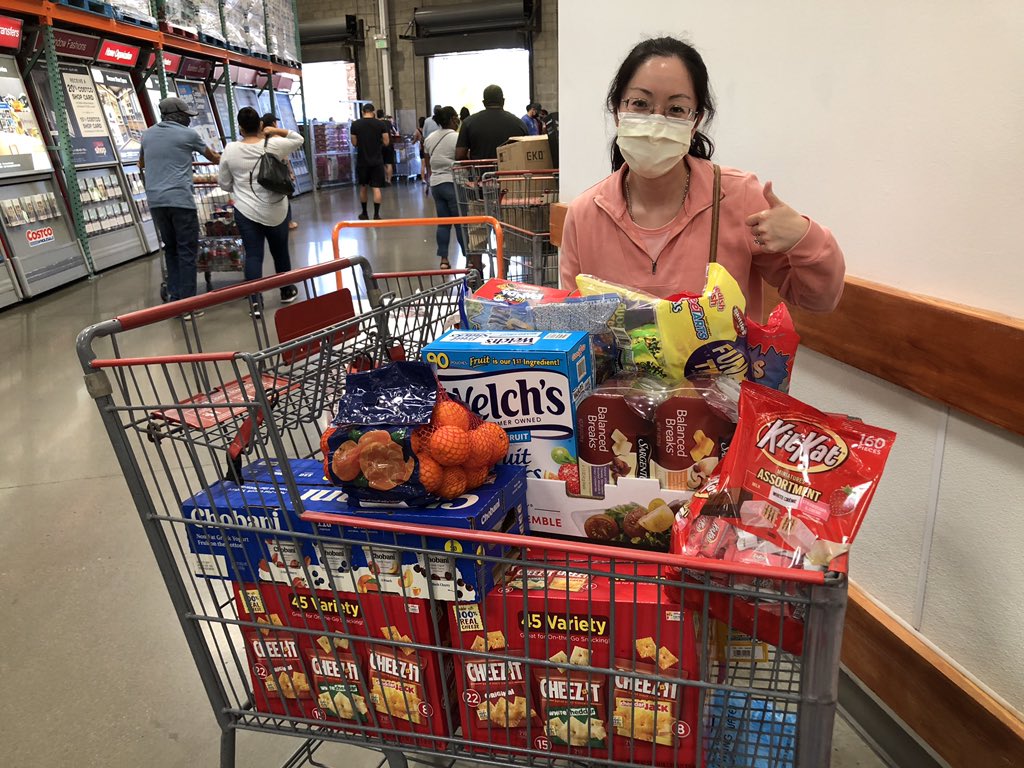 ucsdpedschiefs's tweet photo. Workroom snack run by one of our awesome chief residents, Janice Nguyen! Keeping our bellies full with extra glucose for those brain cells! π₯Ό πͺ πππ₯¨π§ #PediatriciansLoveCarbs #CandyRounds #weSometimesBuyHealthyThings #UCSDandRadyChildrensPedsResidency https://t.co/aUn7zHrfka