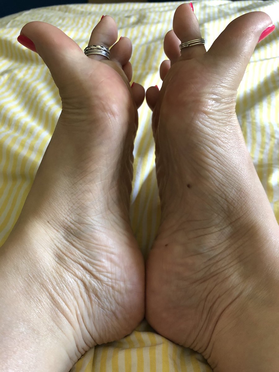 MistressQ3's tweet photo. You dream of these #smothering #kicking or #stomping your uselessness. #bdsm #domme #prettyfeet #footfetish #footslave #paytotouchthem https://t.co/MFwDVEMqKY