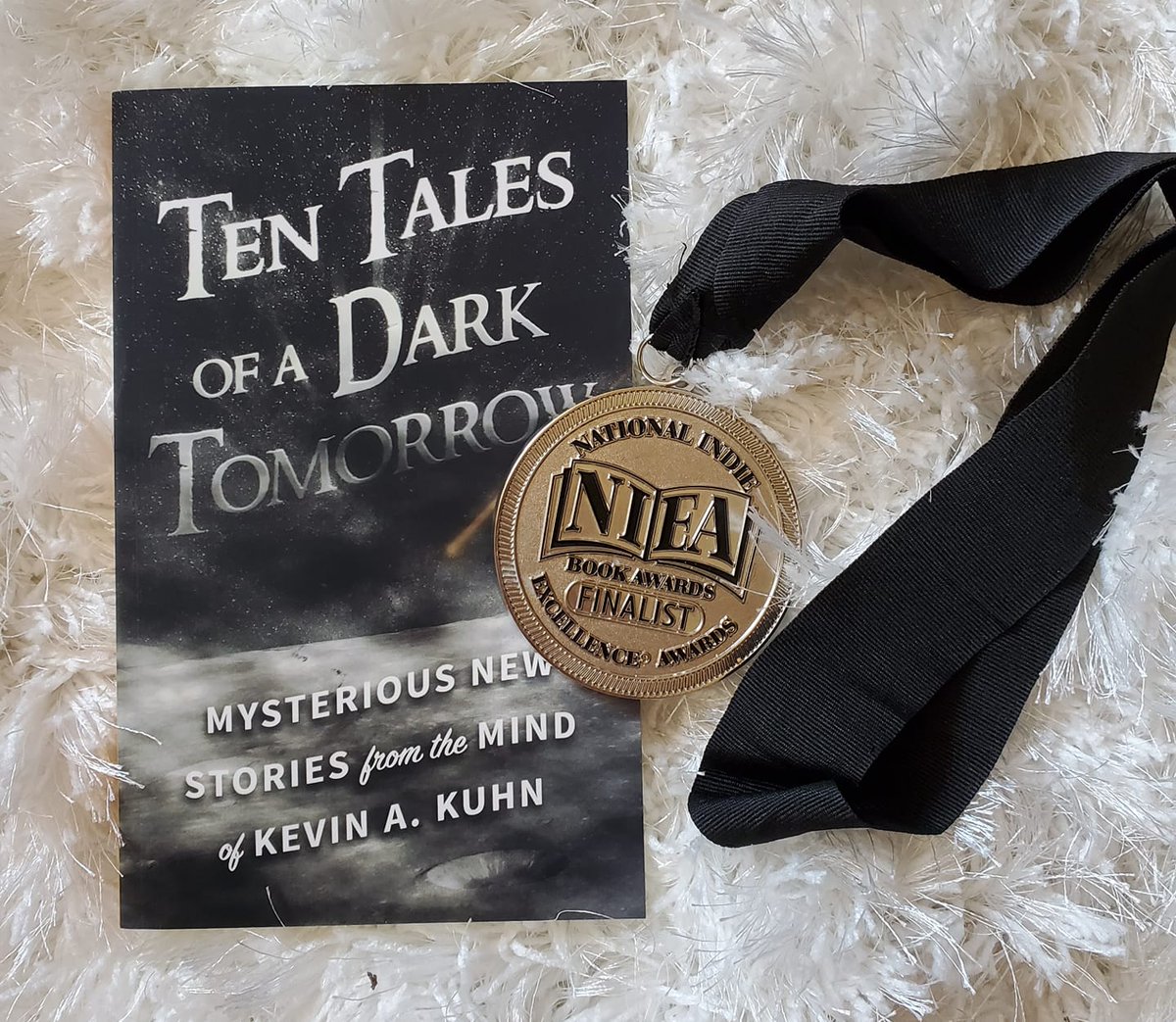 sbehr_author's tweet photo. Inspired by the original Twilight Zone TV Series. A National Indie Excellence Finalist for Short Stories!
#sciencefiction #scifi #TwilightZone #ShortStories #bookstagram #KindleUnlimited
Buy now - https://t.co/aDhE7q5eFa
TW - @Big_Kuhna
IG - Do You Realize? https://t.co/kBfOX0fTFz