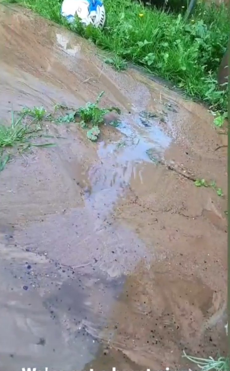 <a href="/CHPhomes/">CHP</a> it's beyond me why a responsible housing provider would leave its tenants more than 24 hours with a leaking underwater pipe in their garden outside their back door with two young children <a href="/ChelmsCouncil/">Chelmsford City Council</a>, going to be 4 days!!! Disgusting behaviour CHP