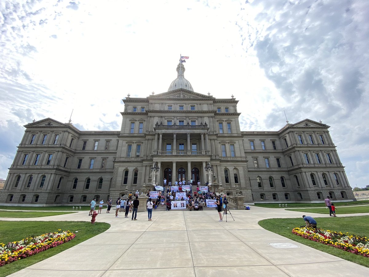 discriminated09's tweet photo. Honorable @SenatorDurbin please UNBLOCK #S386 #PassS386 #HereToStay #HomeIsHere #S386 #PassS386 #MIS386Rally @DickDurbin
@BurtonABC7 #GoodTrouble #HR1044 @SenGaryPeters @SenStabenow #RIPJohnLewis @SenMikeLee https://t.co/fkhHMBLTkH