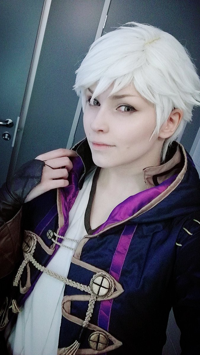 taollon's tweet photo. hey I'm Lohari and I like to make costumes ;w;
I don't really have many good pics of my costumes but I guess I can call myself a cosplayer and would love to get to know more ppl who cosplay!
#CosplayersUnder1k 
noctis photo by @/obakejin https://t.co/nqO8G9z5Gi
