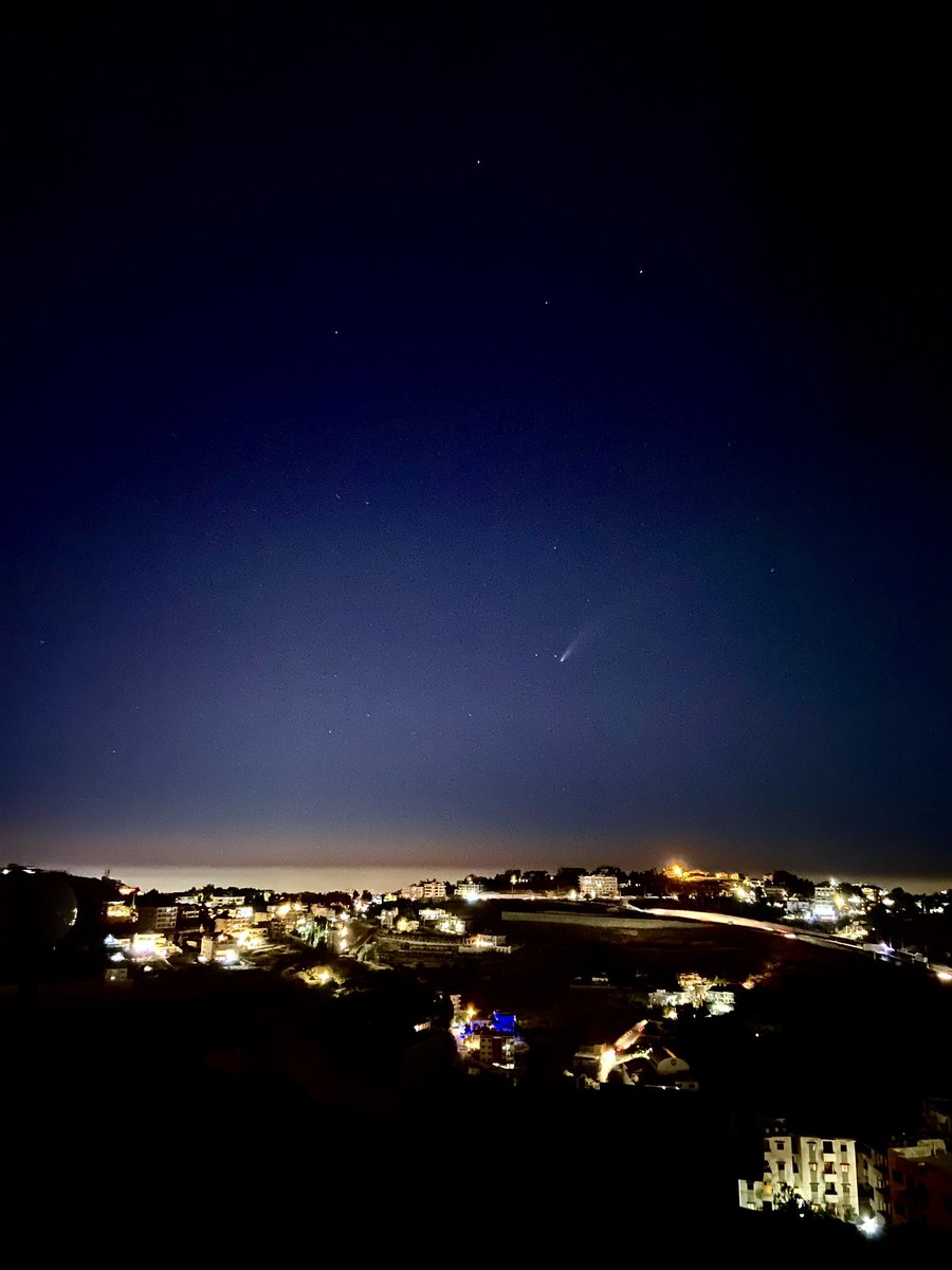 LeaElCheikh's tweet photo. #NEOWISE Comet captured today at 9:12 PM in Sawfar, Lebanon https://t.co/mAzZA26Mgt