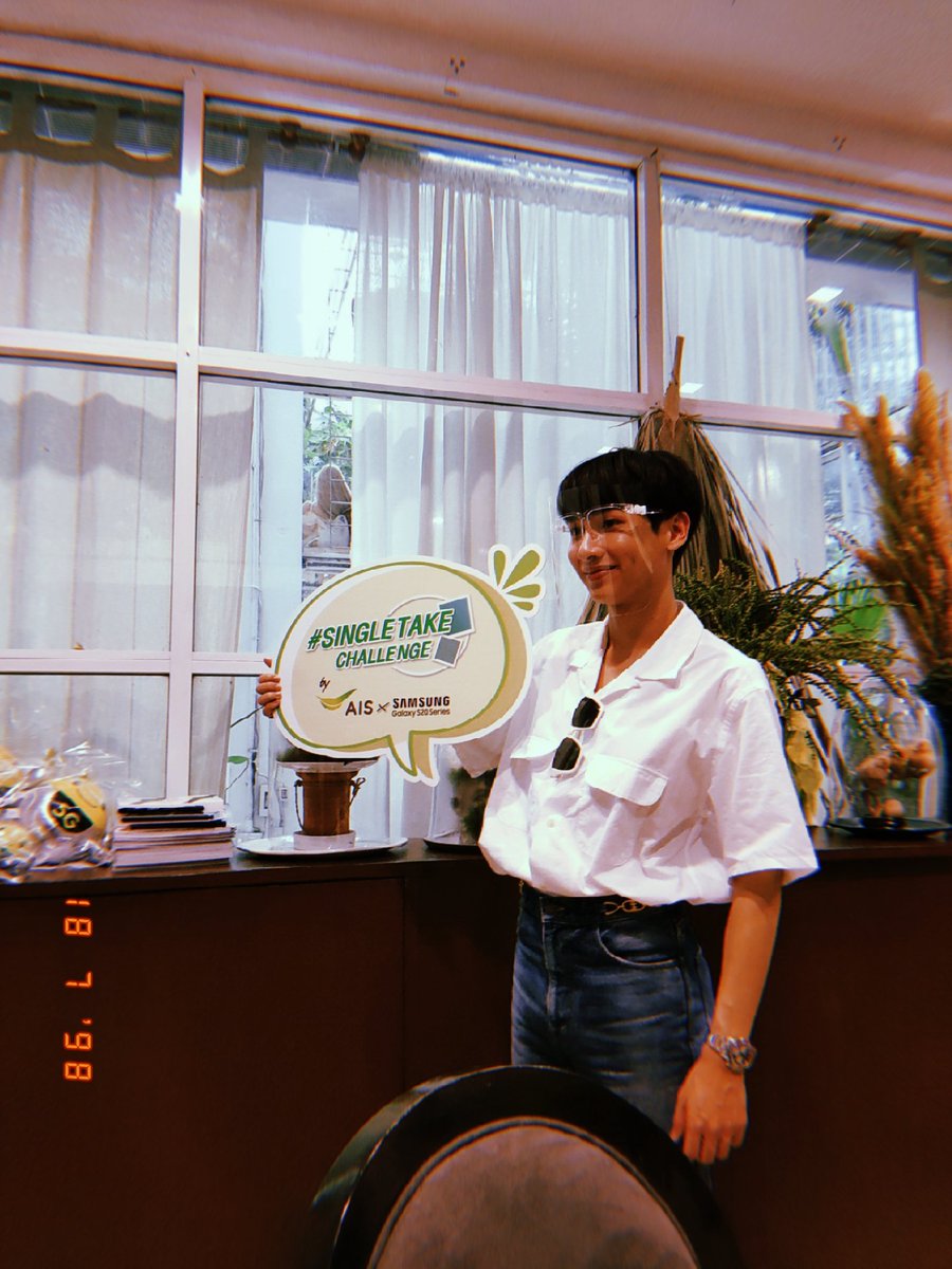 PhunsawatK's tweet photo. พี่เต น้อนกัน #SINGLETAKECHALLENGE
#AISxSAMSUNG #กันอรรถพันธ์ #กันอรรถพันธ์น่ารักกว่าที่คิด https://t.co/Z4XlWeNTEM