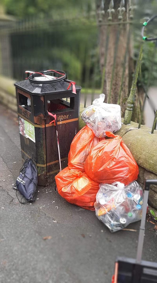 BlackburnTidy's tweet photo. What an exciting week! #alleyclean #skipdiving, starting a 'sister' twitter feed @edibleblackburn, socially distanced laugher, fun and bringing #community together. Oh, and 280 bags picked by our fab volunteers. #weareBlackburn https://t.co/TUu1T3bOw2