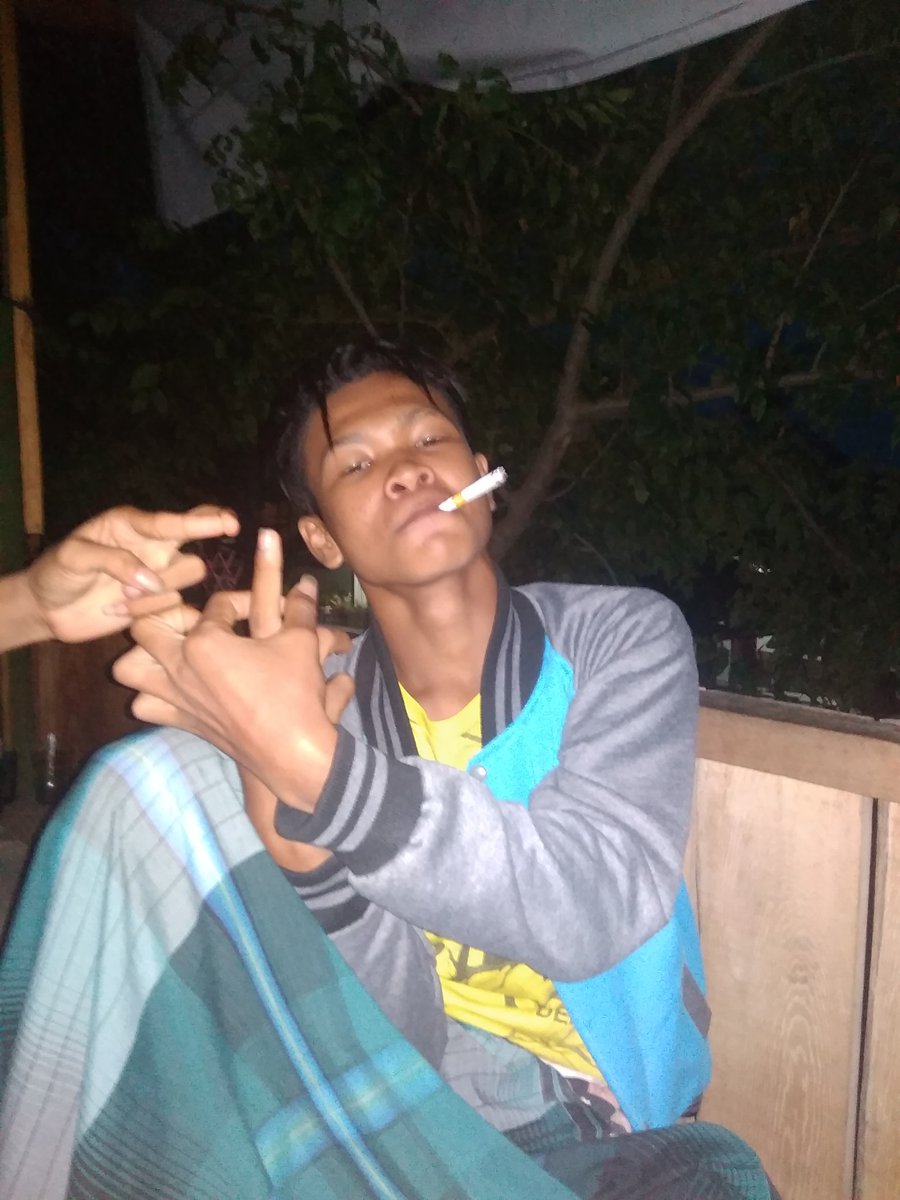 Bit89967672's tweet image. Pengen aku masukin kayak gini tante