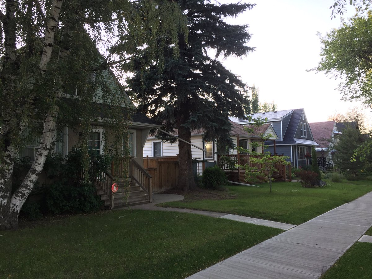 This is my love letter to  @StrathearnCL’s gablefront houses.  #yegheritage