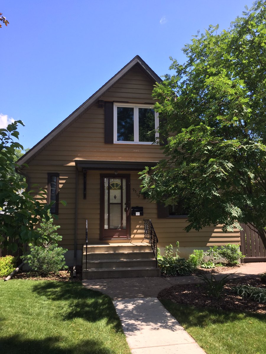 They were built with minor variations and in the ensuing 74 years have evolved in colours, materials, massing and landscaping. Diversity in unity, like people on a street or sonnets by Shakespeare, Wordsworth, and Edna St. Vincent Millay.