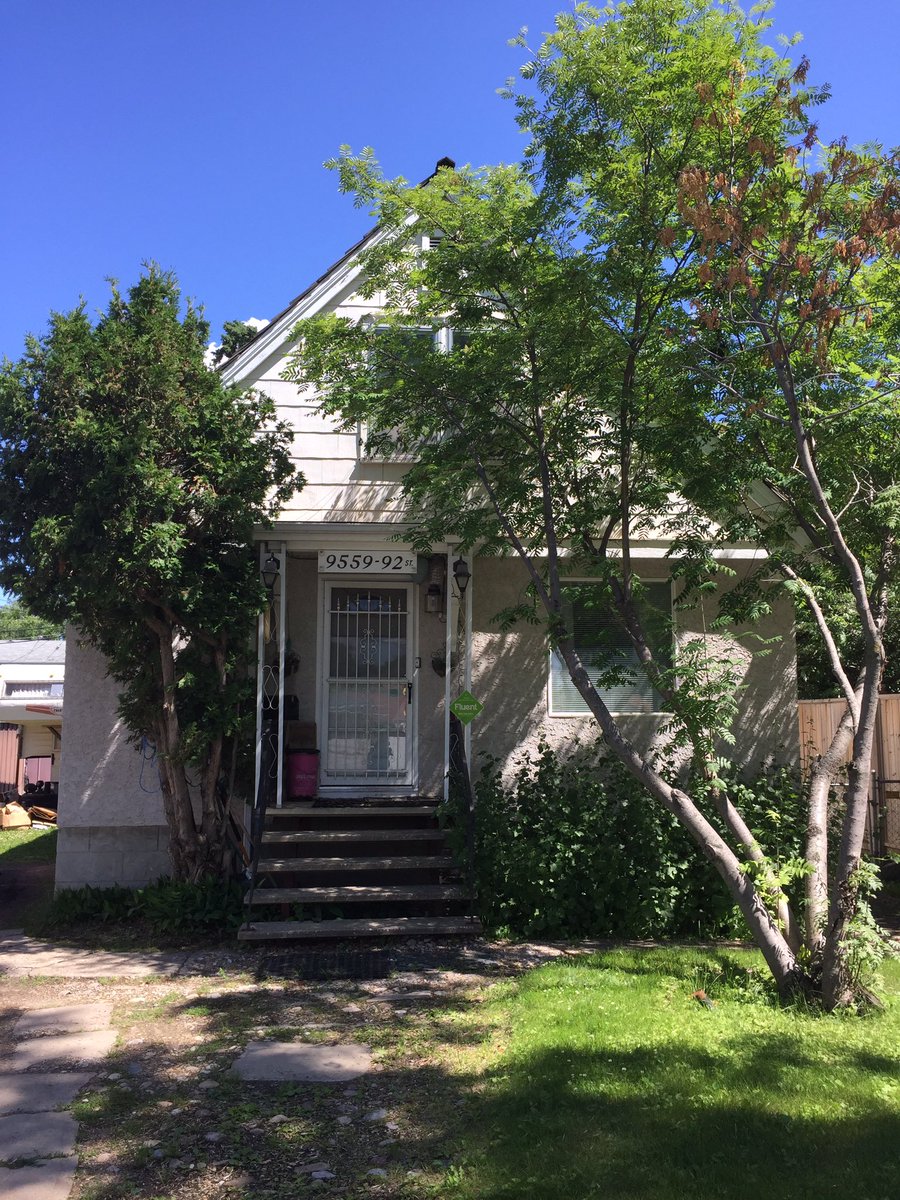 Several of the bungalows have been replaced but all 21 of the semi-bungalows still exist. They are all of the same gable-to-the-front design adapted to the width of their lots and I’ve always admired them.
