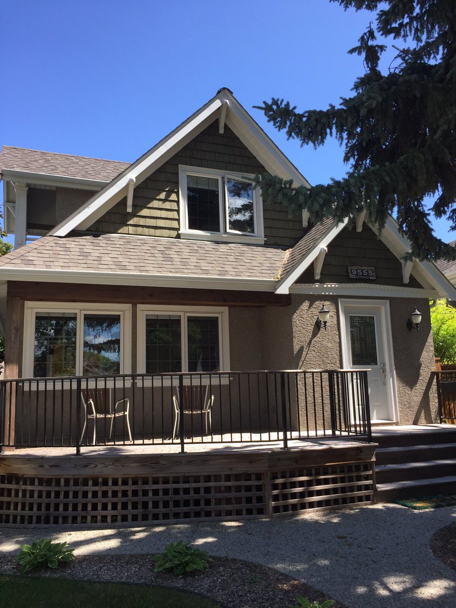 Several of the bungalows have been replaced but all 21 of the semi-bungalows still exist. They are all of the same gable-to-the-front design adapted to the width of their lots and I’ve always admired them.