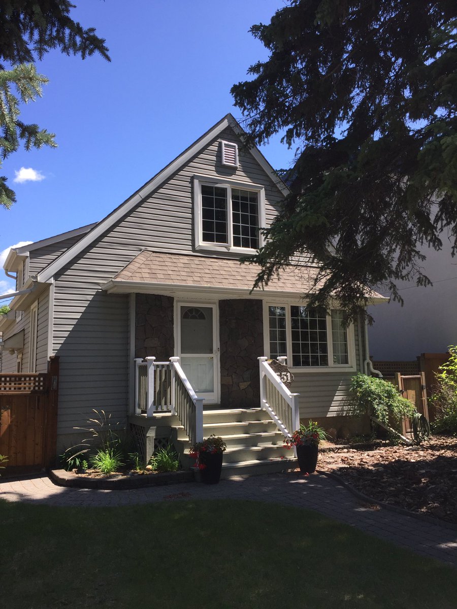Several of the bungalows have been replaced but all 21 of the semi-bungalows still exist. They are all of the same gable-to-the-front design adapted to the width of their lots and I’ve always admired them.