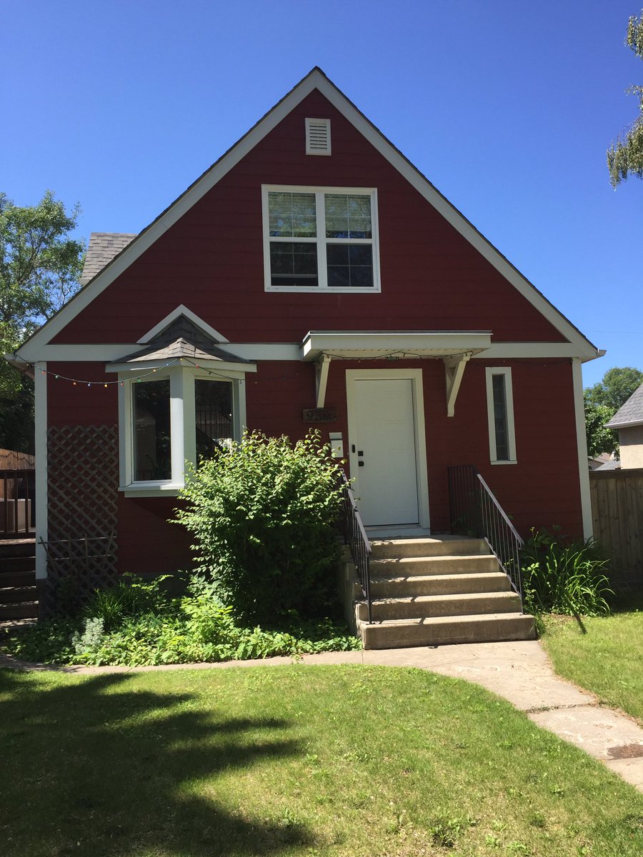 There’s also something about me that appreciates their modesty. Turning the gable side to the front makes the homes narrower to the street and cosier on the block. Because of the lesser lot depth, the building setbacks are smaller, making the street feel more intimate.
