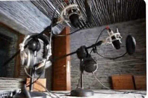larrywmedia's tweet photo. How are radio station’s on air production and sales staff doing ? Are most working remotely? How is it going? Anyone contract the virus? #radio #dowhatsright #stayhealthy https://t.co/C9qCTcoWhO