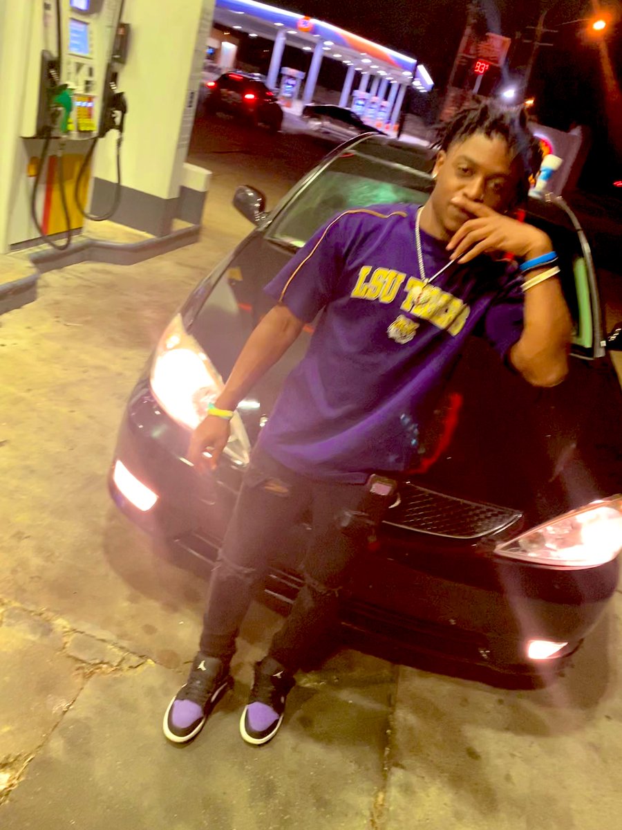 Malaker_'s tweet photo. “I got them chopsticks ain’t goin to lunch”😈#LLE #LLChris https://t.co/ff8F3UCrGm