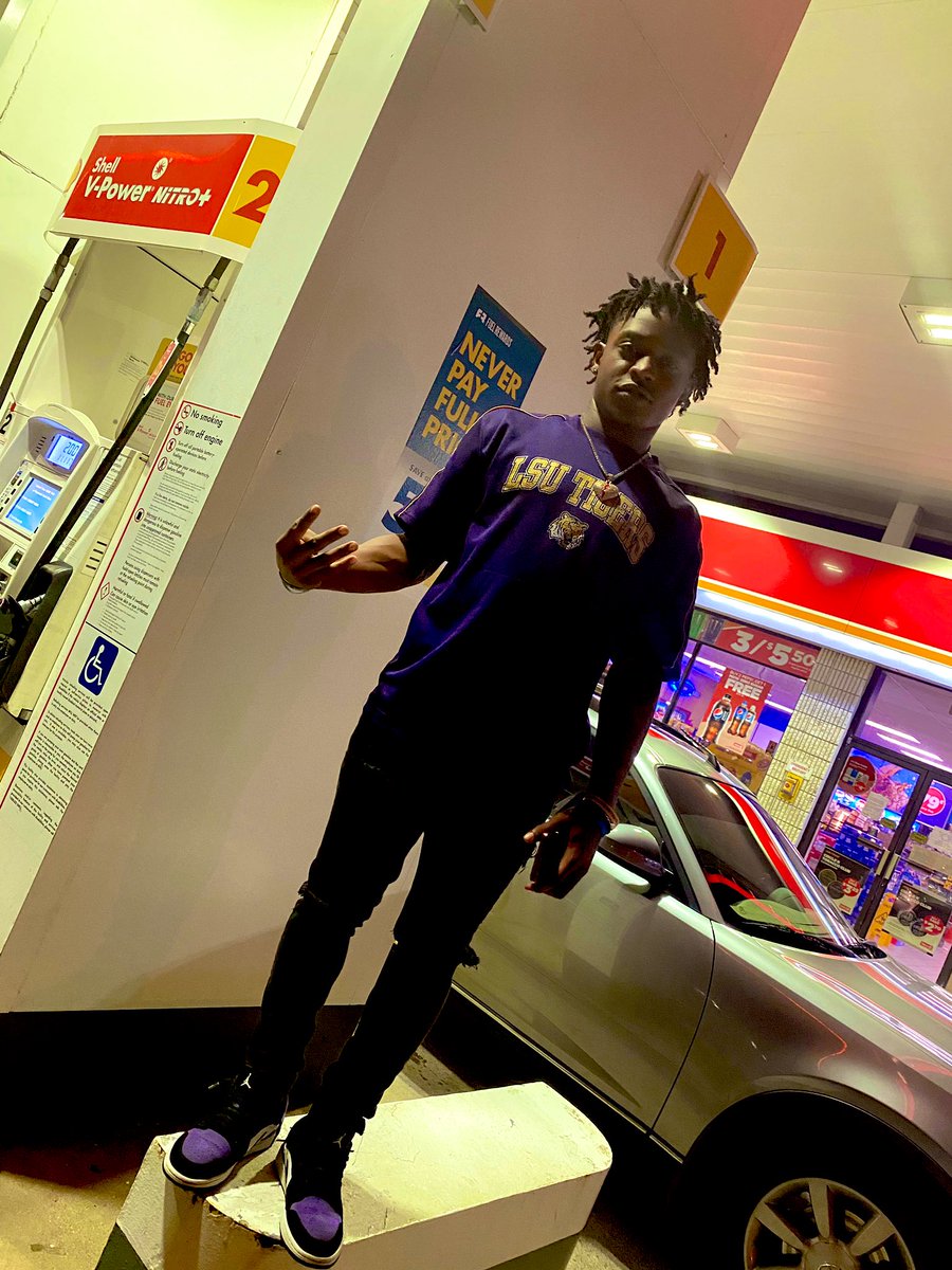 Malaker_'s tweet photo. “I got them chopsticks ain’t goin to lunch”😈#LLE #LLChris https://t.co/ff8F3UCrGm